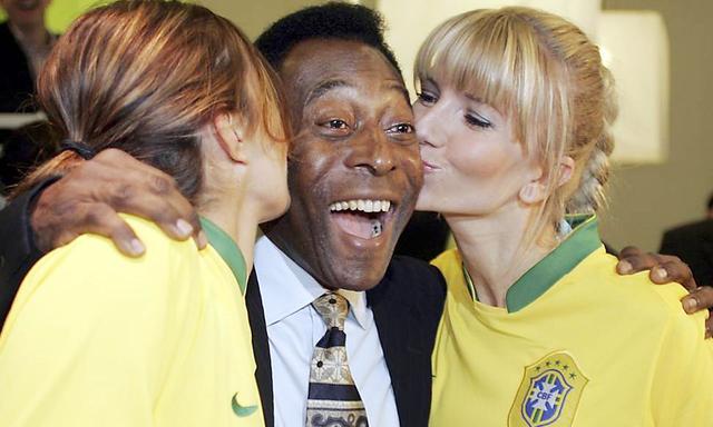 世界三大公认足球球王,球王贝利巴西足球传奇