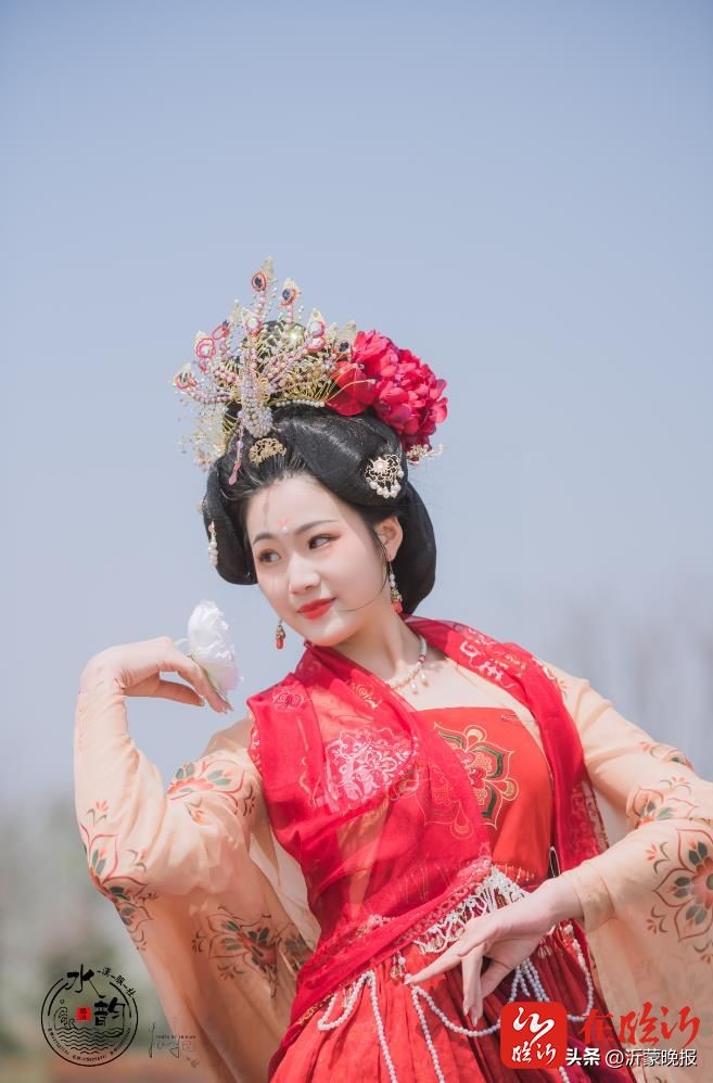 外国人看花朝节国风花神太惊艳了,第四届云台山汉服花朝节花神走秀