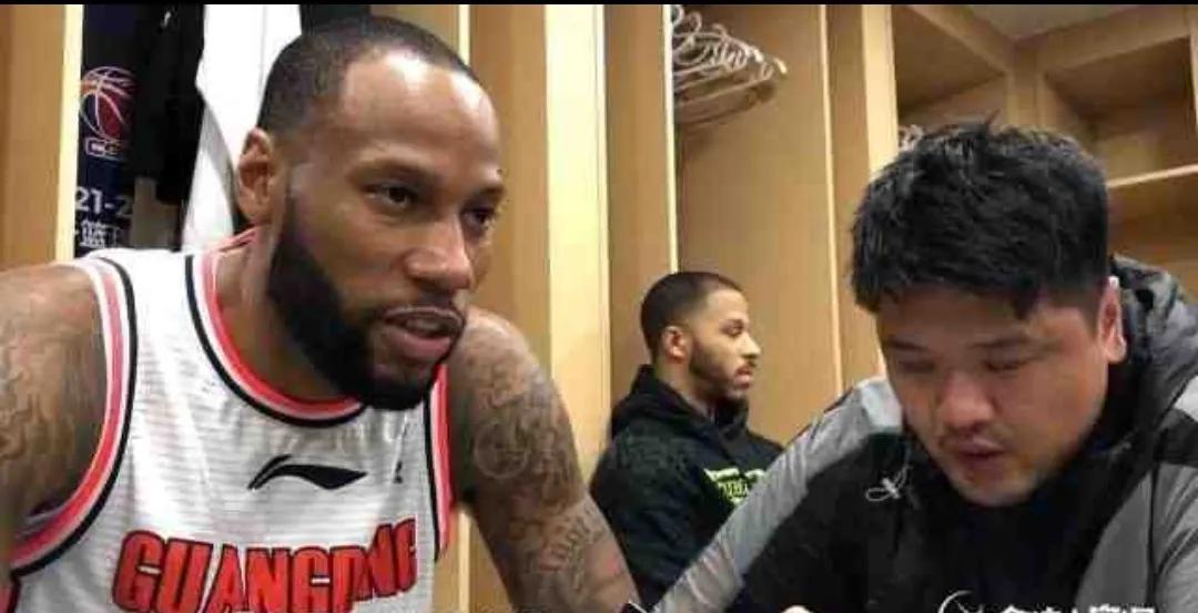 威姆斯更衣室安慰杜锋,威姆斯泪流告别球迷