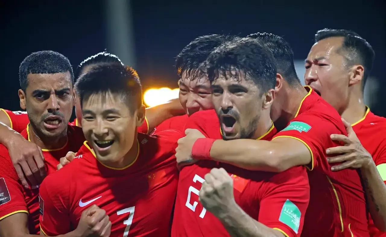 中国男足将战日本，保留出线希望，李霄鹏请大胆搏杀