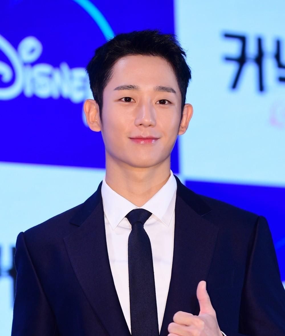 李敏镐和李钟硕同框,韩国明星李钟硕变帅