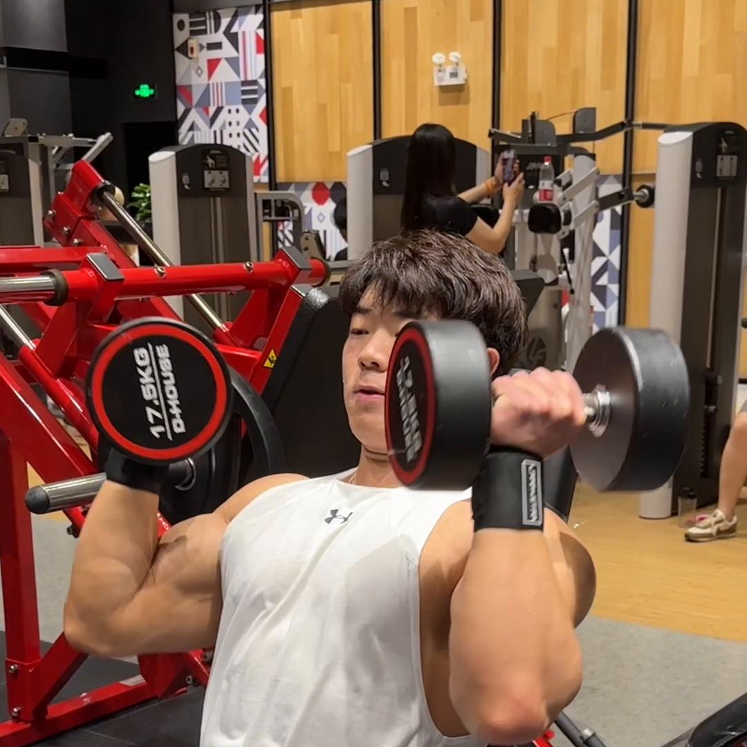 肩部训练计划超级组max,哑铃杠铃肩部训练计划