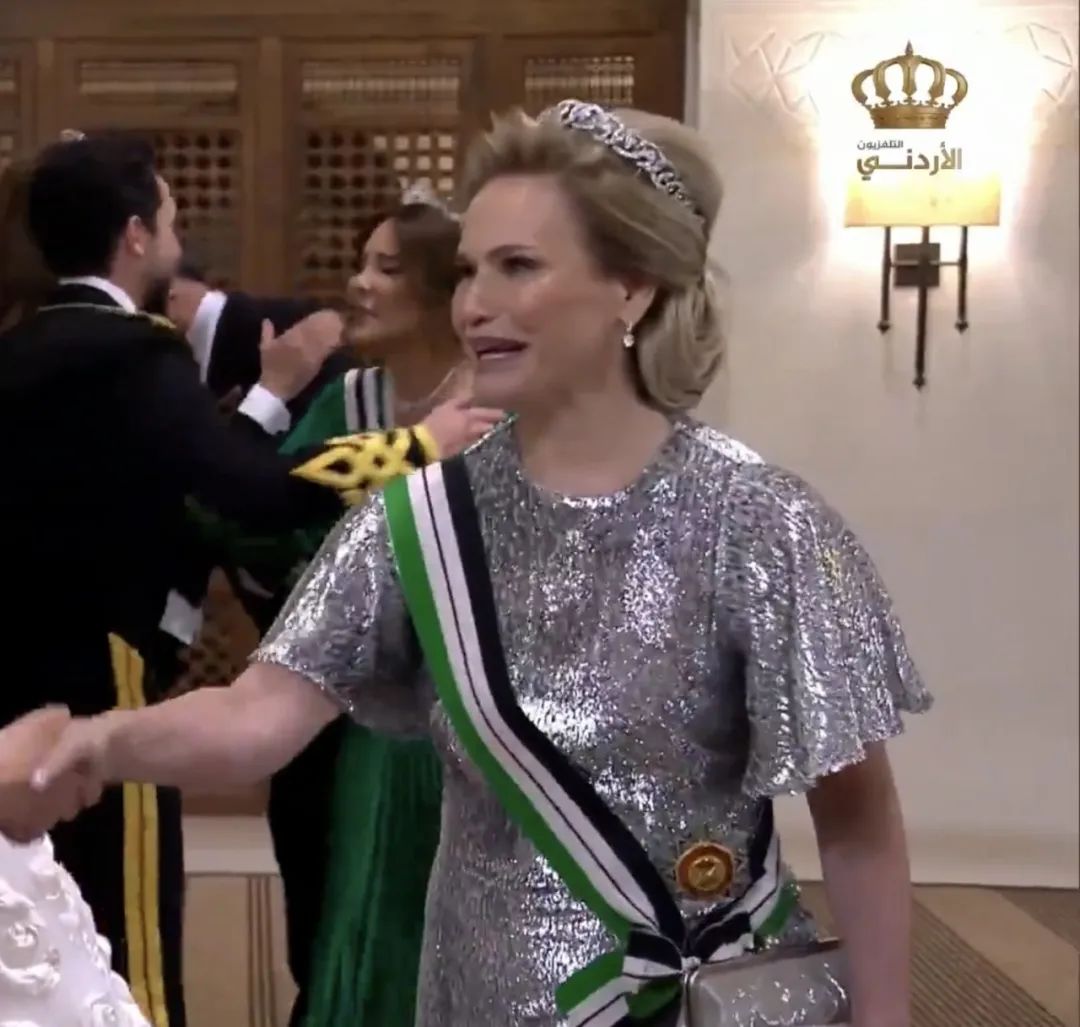 凯特王妃得到珠宝,凯特解锁女王珠宝