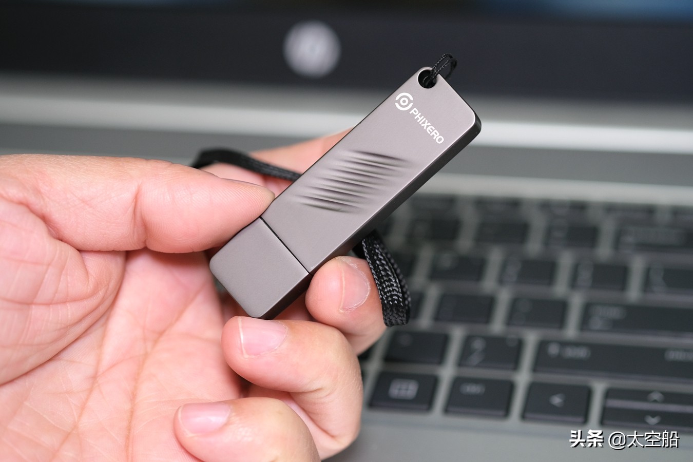 超过4G的文件无法拷入U盘？斐数移动固态U盘却做到了