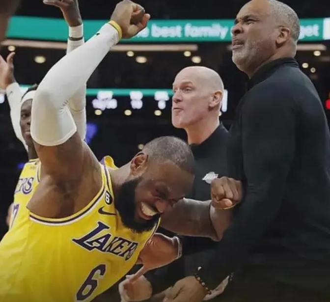 莺歌绝杀遭遇错误判罚!裁判承认犯错,莺歌:你必须得演!