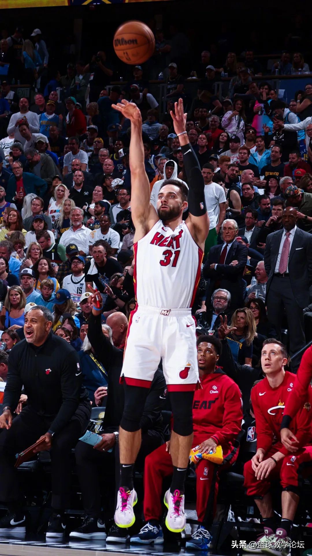 1比1平!总决赛15分超级逆转!约基奇41+11没顶住巴特勒