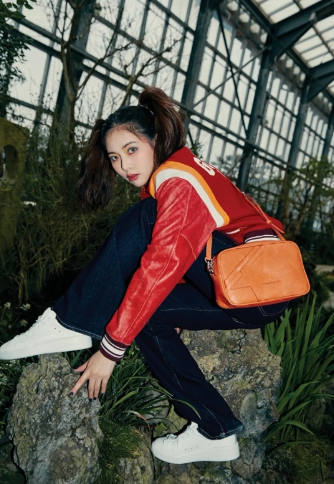 韩国女明星露肩上衣 (韩国女星露肩上衣)