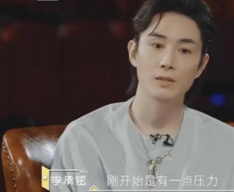 “被小三”的戚薇，背锅8年不坑声，她的聪明你想不到