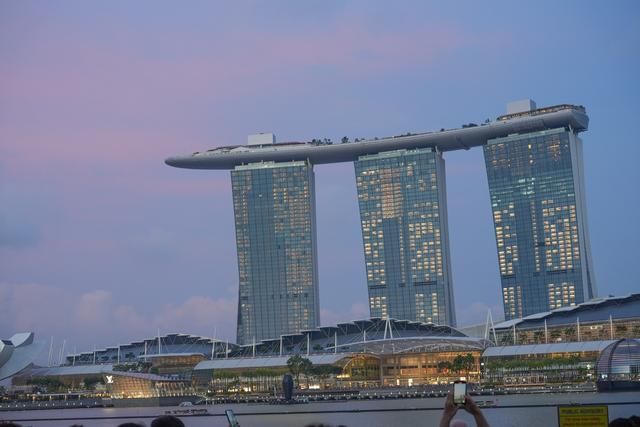 新加坡滨海湾金沙酒店造价多少,新加坡滨海湾金沙酒店白天图片