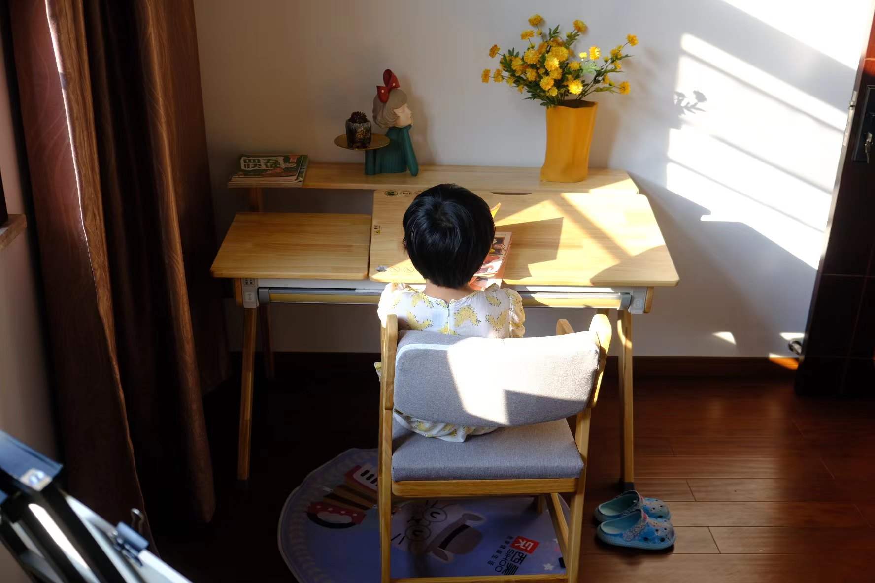 孩子实木学习桌椅怎么选,如何选择儿童学习桌椅