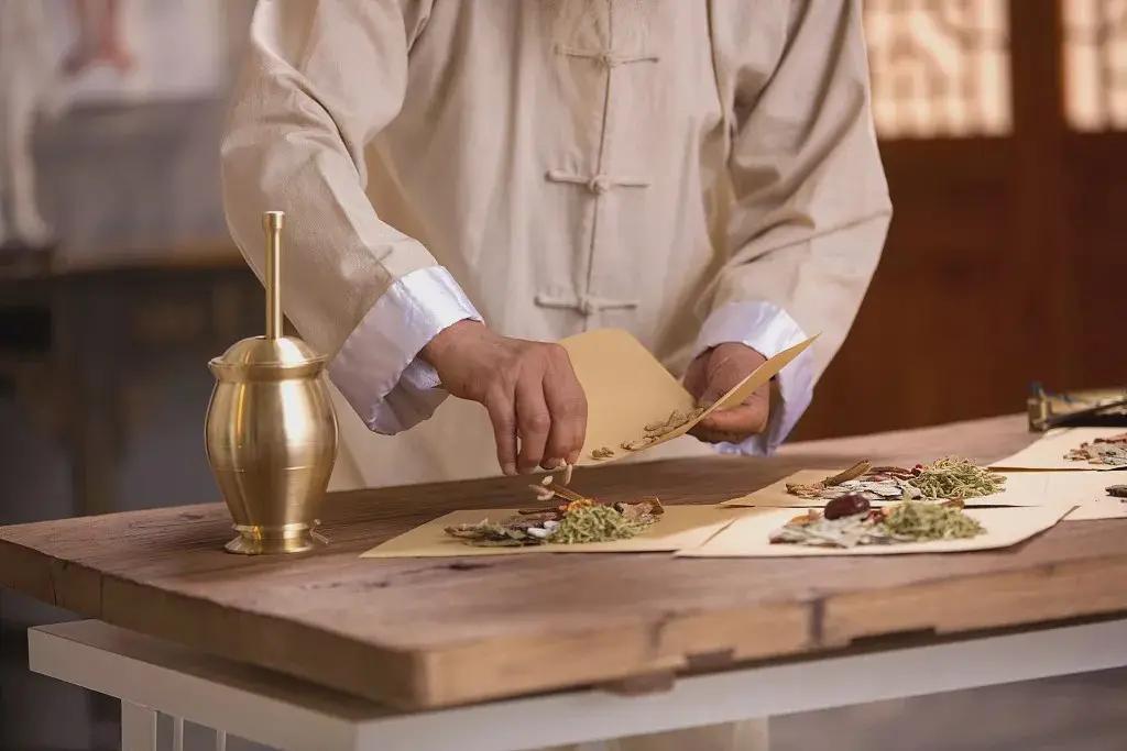 内分泌失调乳房疼月经不来,内分泌失调乳腺疼吃什么药