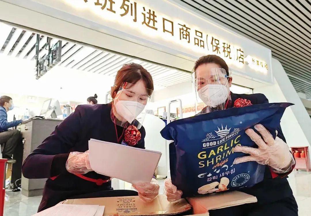 火车站卖高价商品合理吗,进口超市的化妆品为什么那么便宜