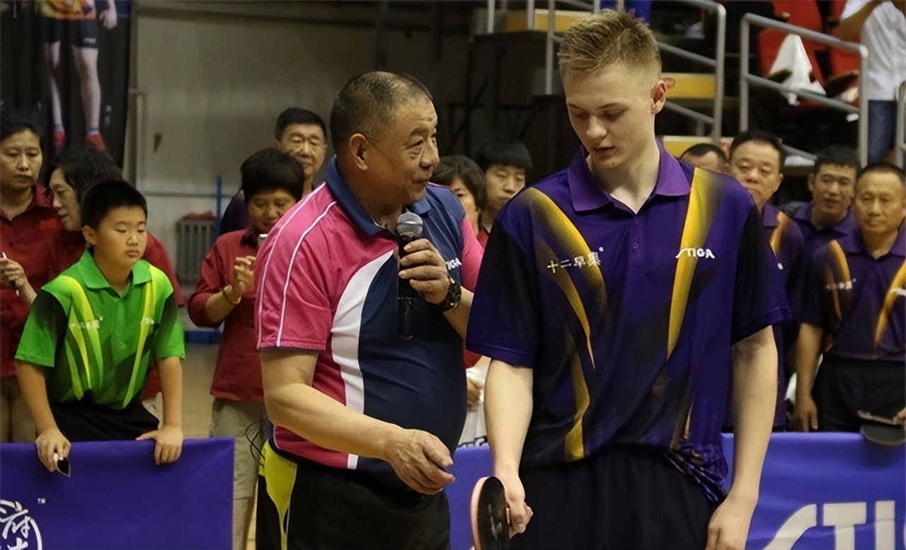 乒乓球教练王楠现在干什么,前国乒一姐王楠近况