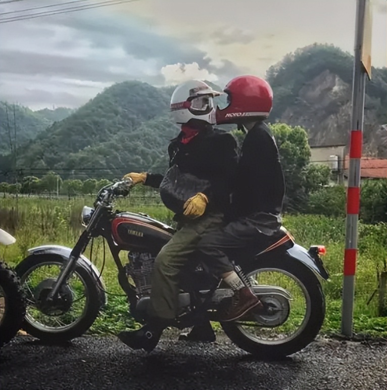 云南男子被妻子按摩到吐血，去医院检查，医生：你脑袋里插了把刀