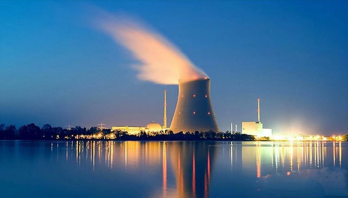 端碗吃饭放下碗就骂娘,端碗吃饭放下筷子骂娘是什么意思