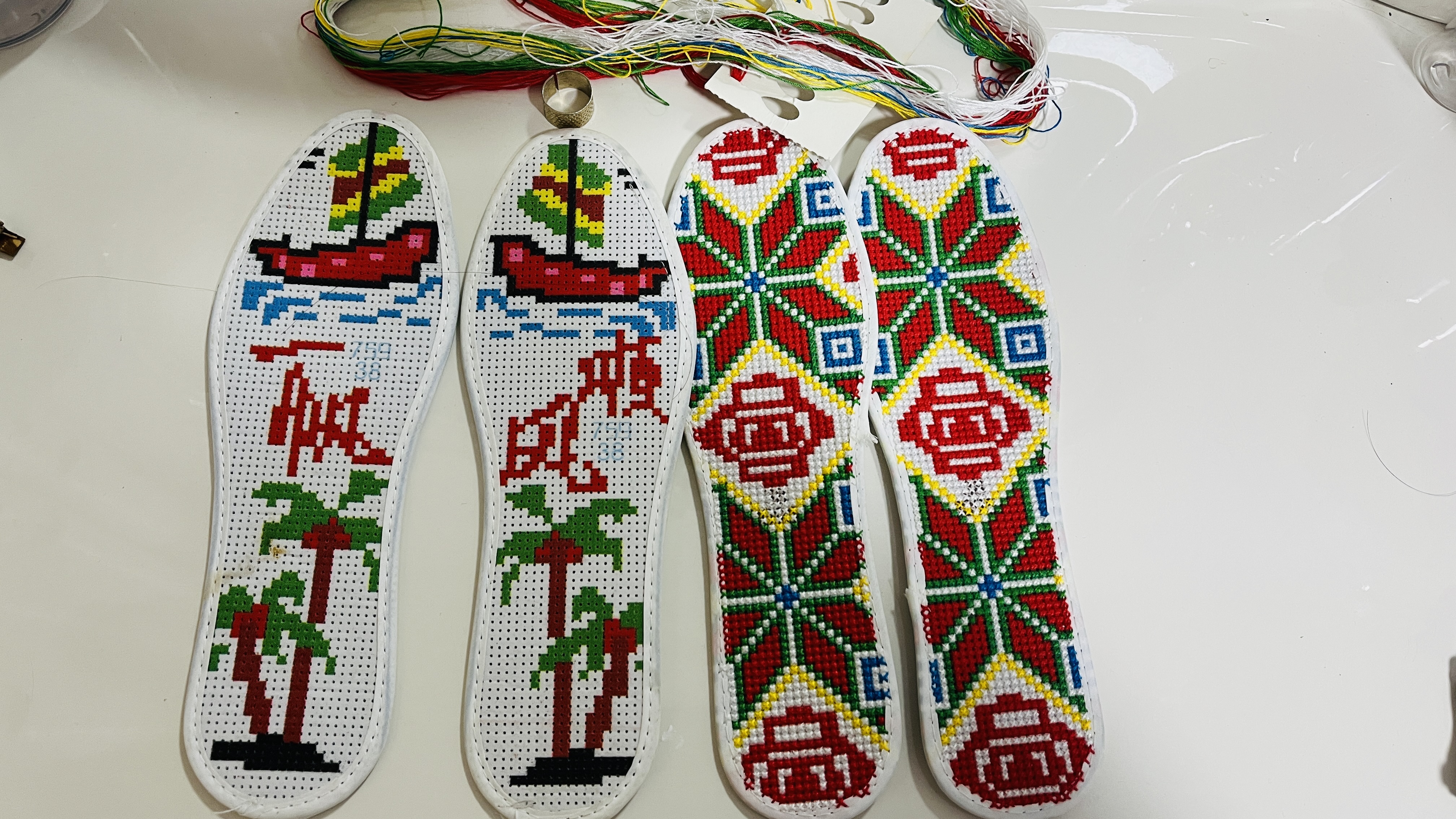 妈妈亲手缝的手工鞋垫,小时候妈妈教我缝鞋垫