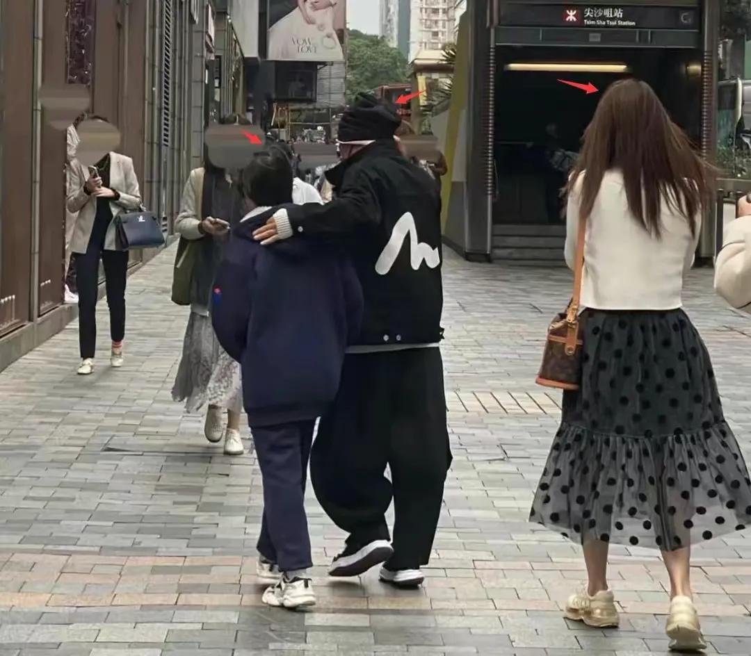 王宝强和女友冯清现在的关系,王宝强带儿子和女友同游香港