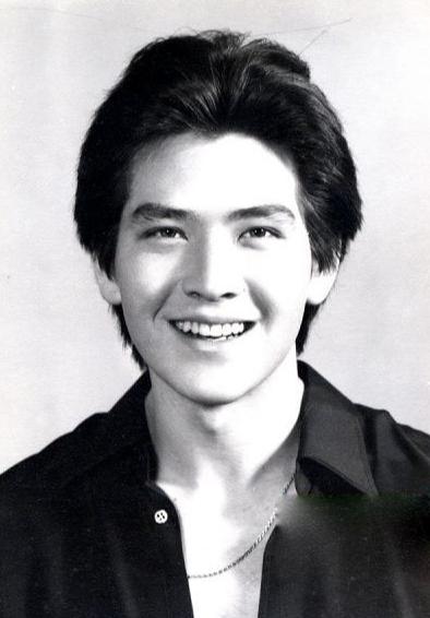 当46岁袁泉和63岁费翔站在一起，我终于明白，什么是顶级骨相