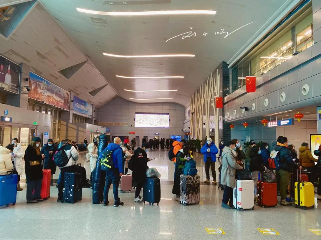 飞机上能带多大的拉杆行李箱?好多朋友不清楚,还很可能花冤枉钱