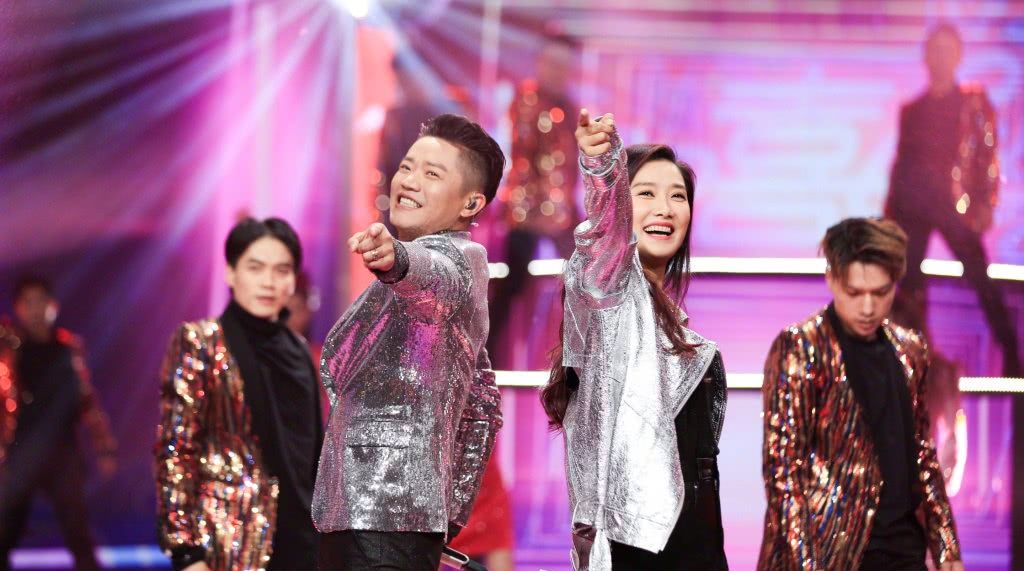 凤凰传奇24年前的约定五五分账,凤凰传奇凭什么五五分账