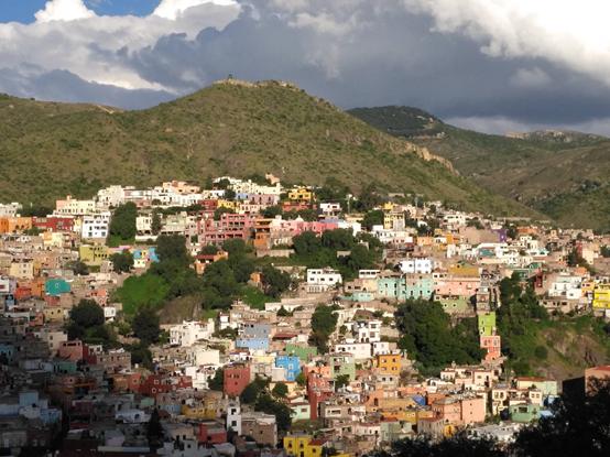 墨西哥街头枪林弹雨,枪林弹雨的墨西哥
