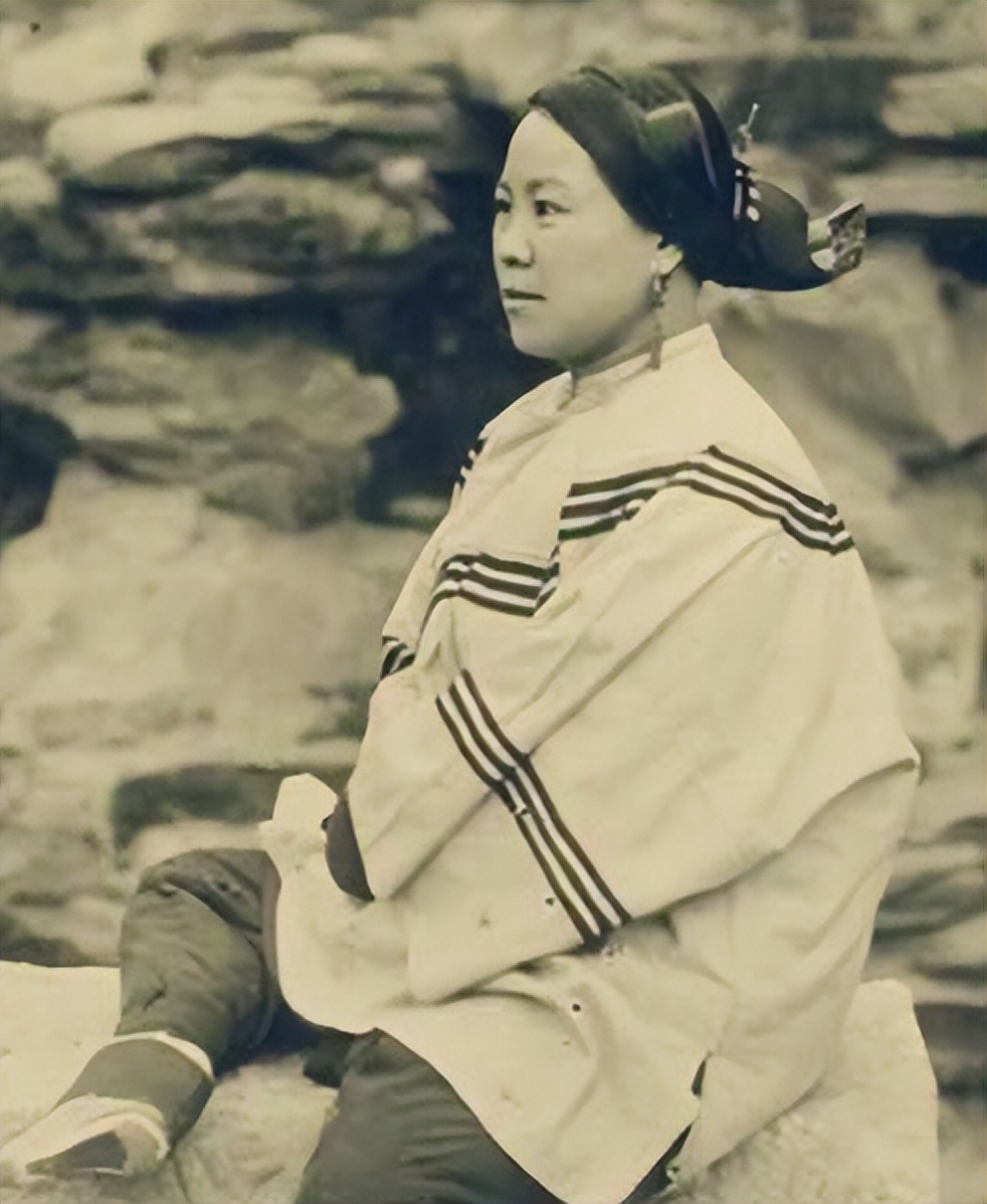 明清云南妇女生活研究：慈母歌颂的还是抚子有成的母亲吗？