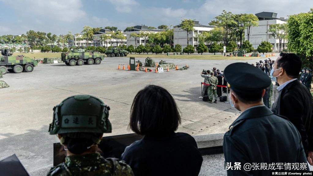 美舰擅闯台湾海峡,蔡英文赶往军事基地,大陆早就把话挑明了
