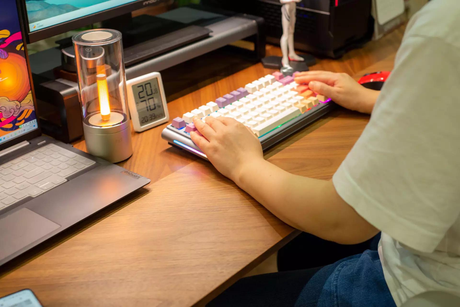 电动升降桌需要怎样进行操作,手摇电动升降桌怎么选择