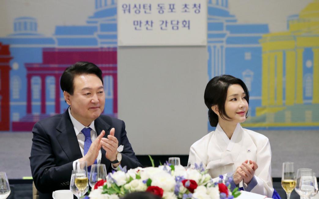 韩国第一夫人穿搭时尚,韩国第一夫人的穿衣打扮