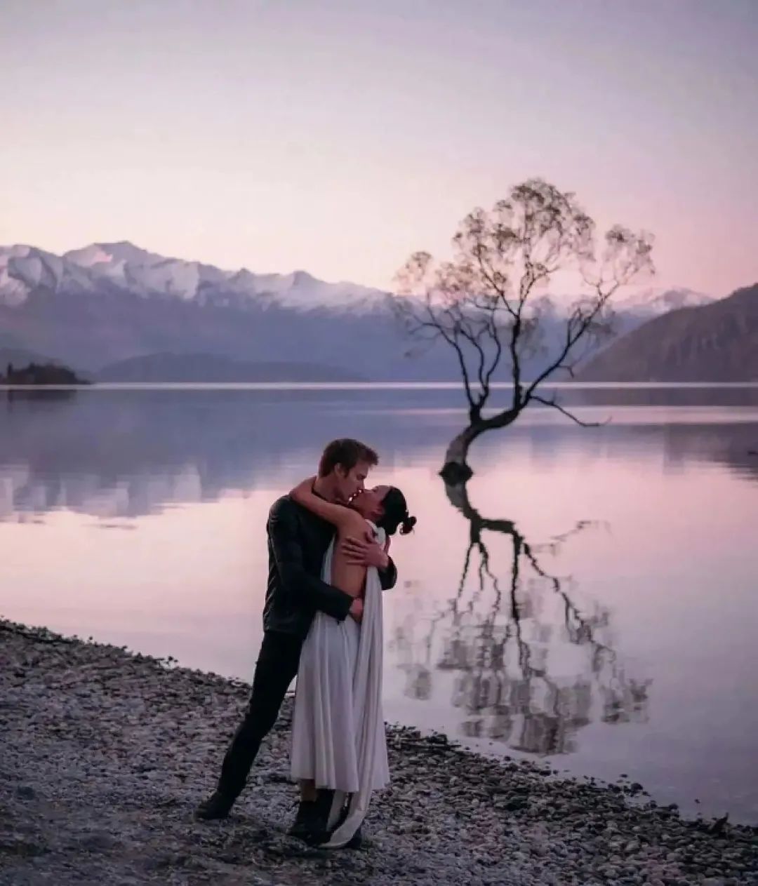 00后中国女孩在外国跳舞,中国美女在新西兰跳舞