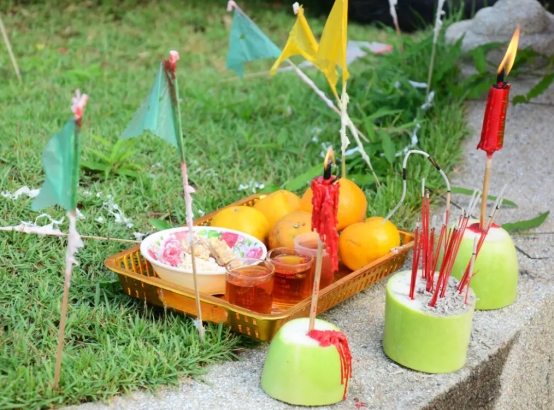 上坟不过未时是什么意思,今年清明牢记三人不上坟