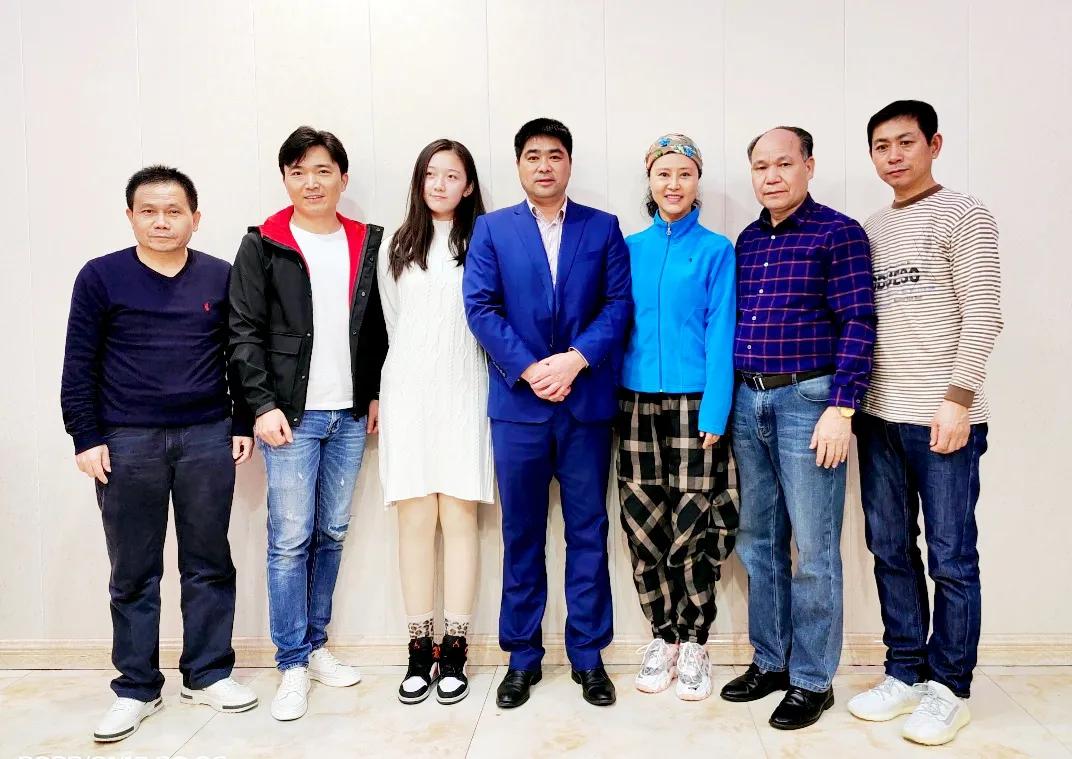 女足夺冠迎瑞雪,中国女足亚洲杯夺冠凯旋回国视频