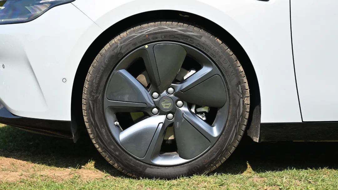 15万的零跑c01值不值得入手,降价后的零跑c01值得买么