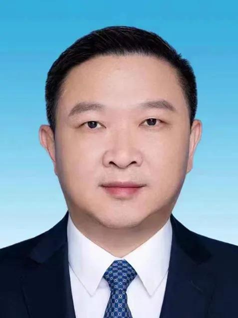 福建省人民政府现任领导，1名台湾人，2名清华大学，2个博士生