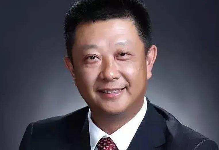 四川农村穷小伙，开火锅店暴富，逆袭成新加坡首富，凭啥？