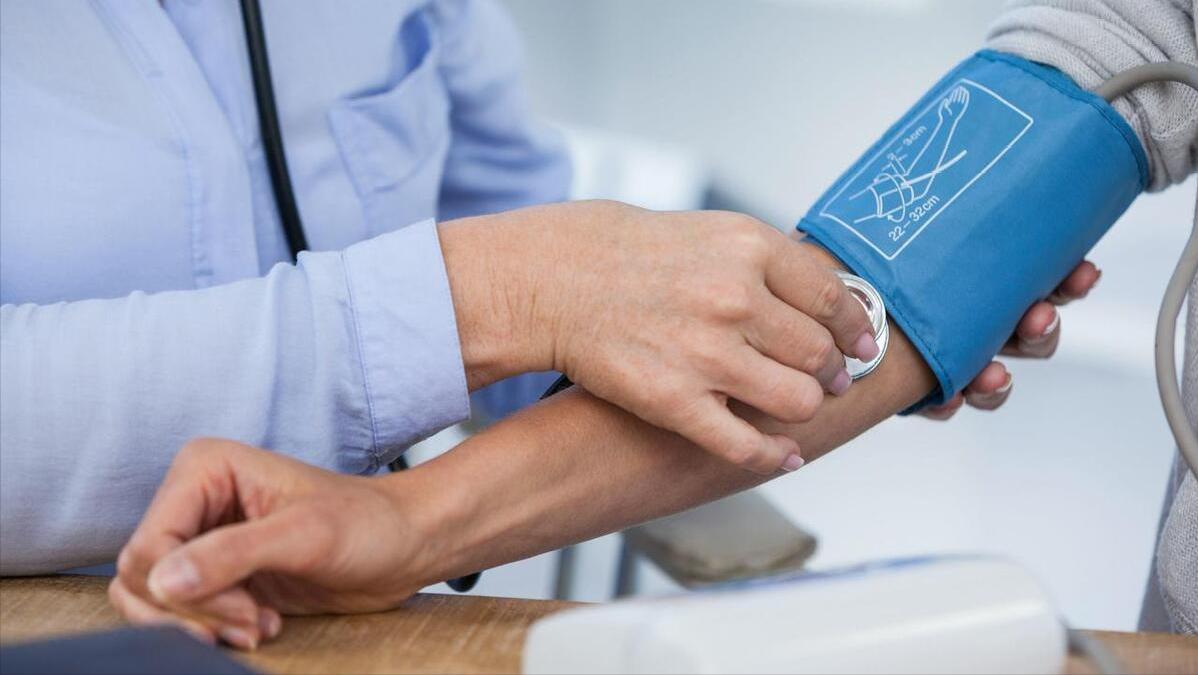 尿蛋白不治疗一定会得尿毒症吗,尿蛋白一直降不下来是慢性肾炎吗