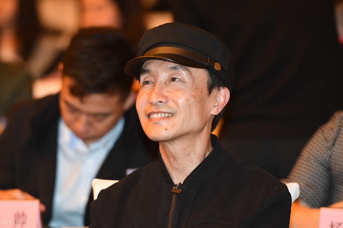 巩汉林冯潇霆网络互怼男足踢皮球,男足冯潇霆回应巩汉林言论