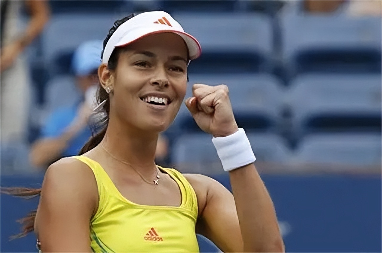 她曾被称为圈内第一美女,她曾是国内第一美女