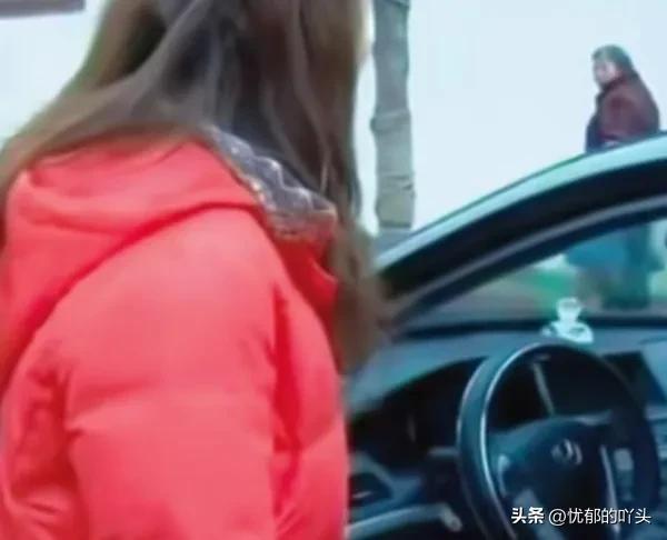 丈夫带着小三旅游,出轨男人带小三去旅游