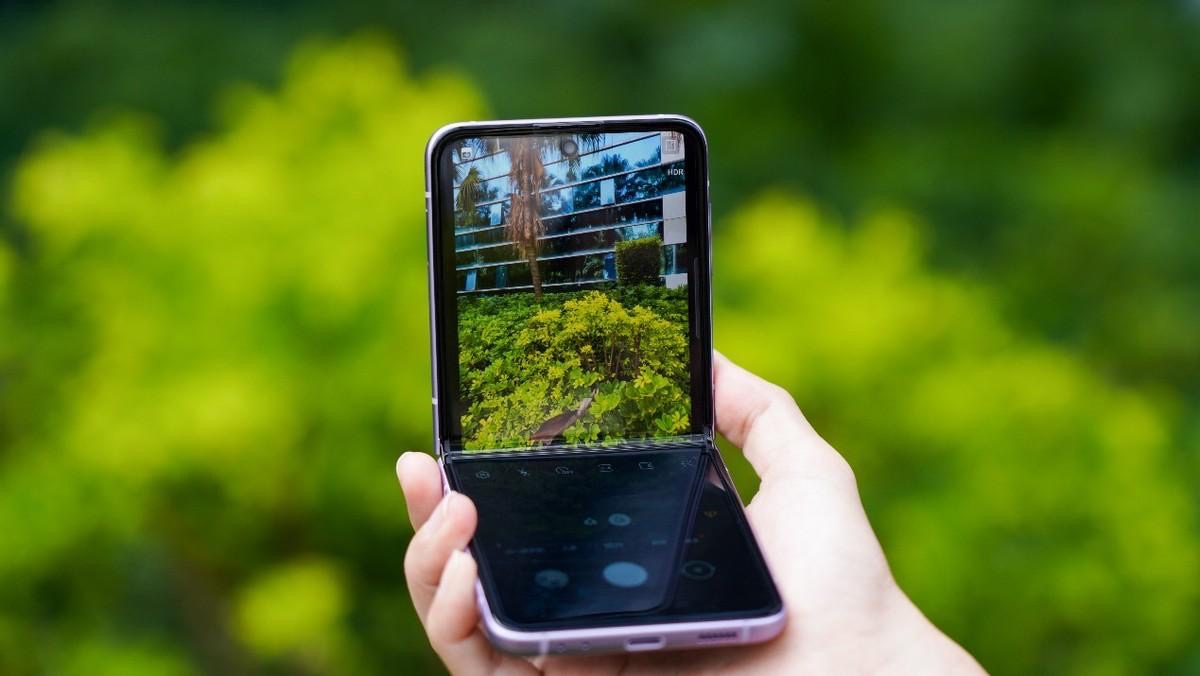 三星折叠屏值得购买不,三星折叠屏官方指导价