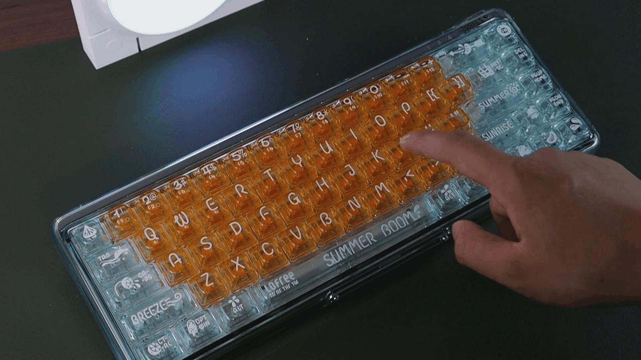 一千块，透明键盘，将手上那2平方做成工艺品的理念，我只爱洛斐