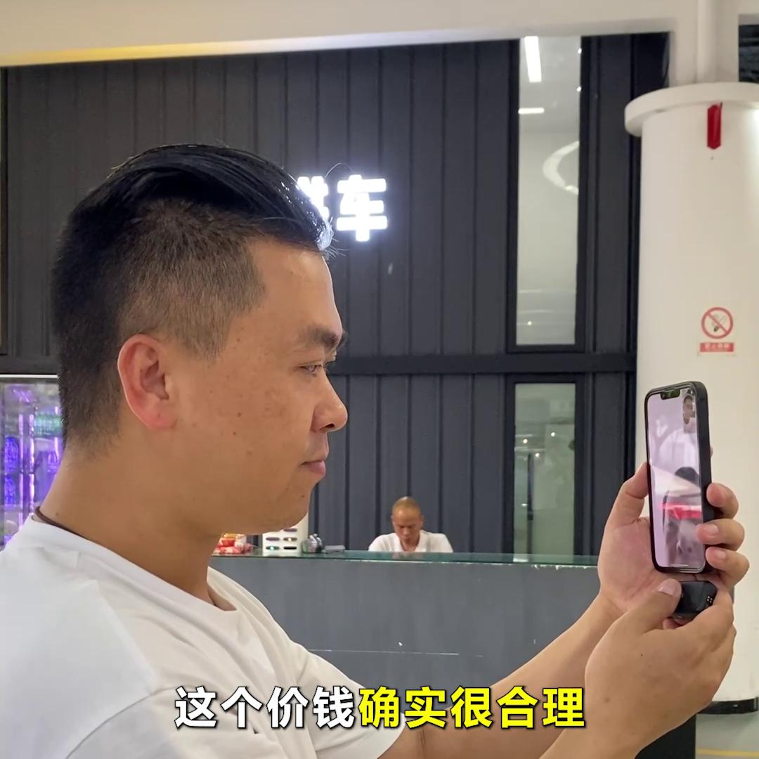 人在家中坐商务车,花19万买凯美瑞家用合适吗