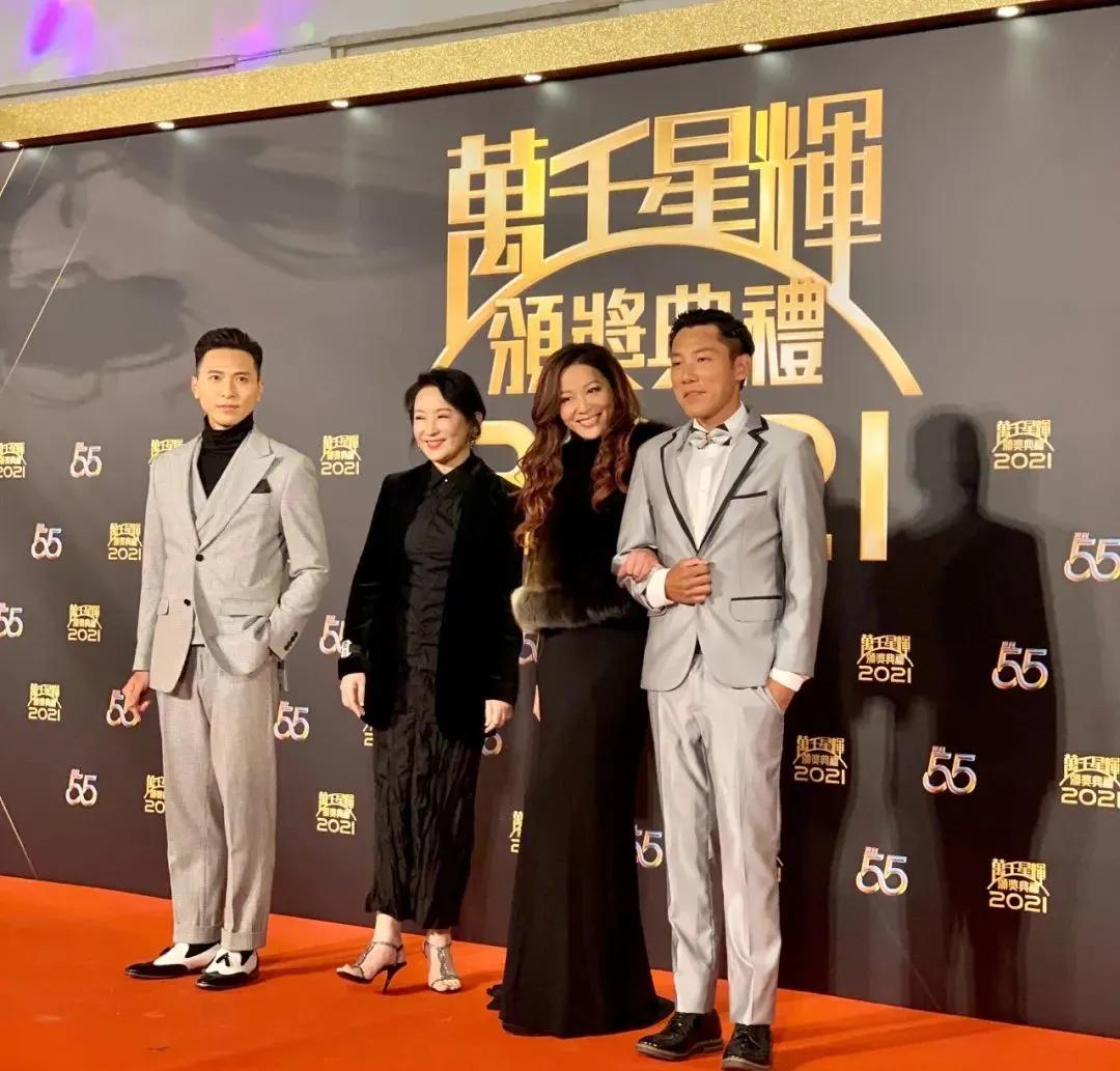 tvb花旦钟嘉欣晒独自坐湖边照,台庆tvb钟嘉欣马国明是哪一期