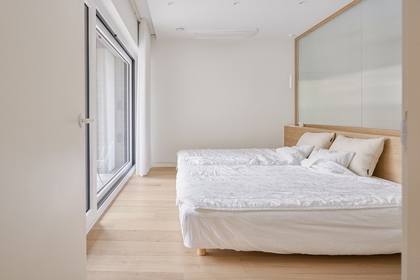 一家六口住390平方的别墅,一家6口住在40平米的房子