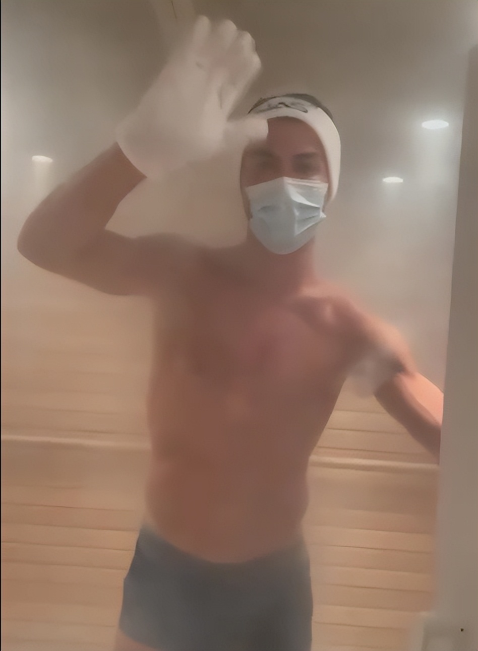 c罗脚部的变化,c罗的脚趾甲为什么是黑的