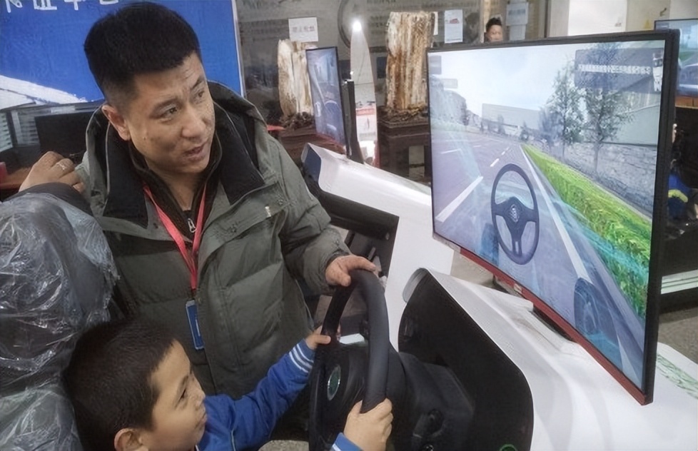 三月春风暖人心雷锋精神永传承,三月春风暖人心雷锋精神代代相传