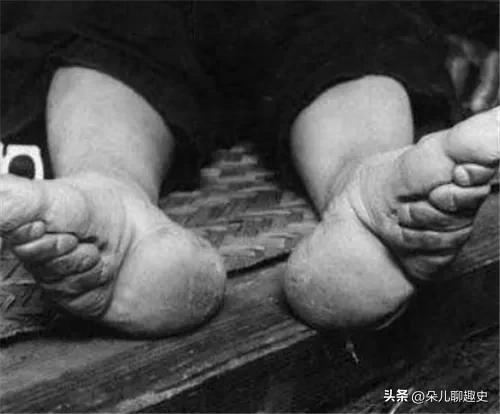 74岁大爷带小鞋鉴宝视频,大爷带三寸金莲鉴宝