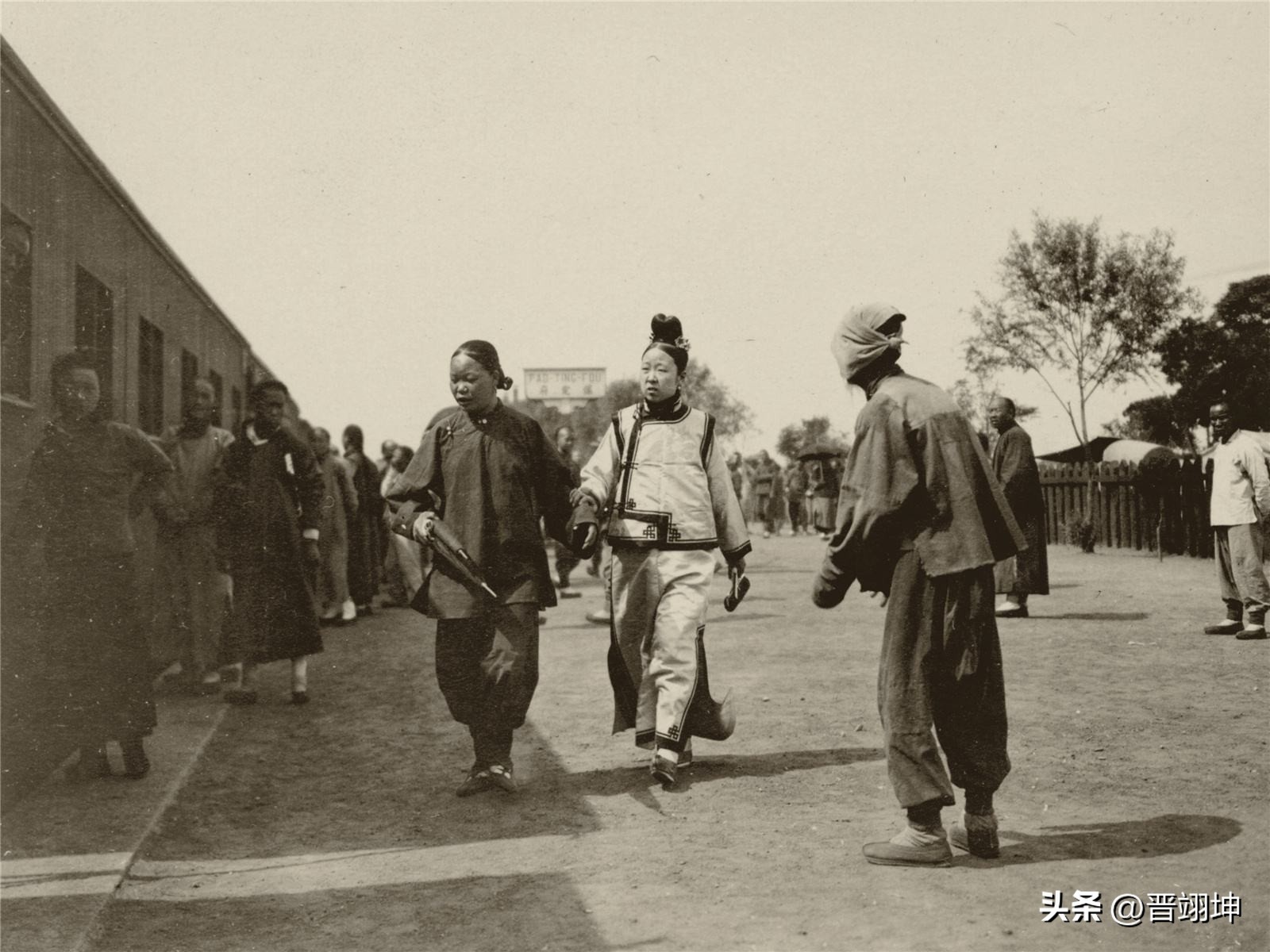 清朝乾隆和嘉庆的关系,清朝嘉庆为什么这么厉害