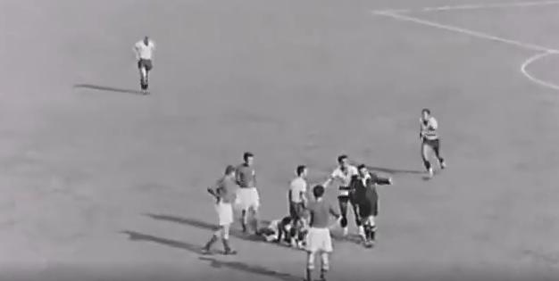 足球场上十大不可思议的红牌,足球犯规冷知识