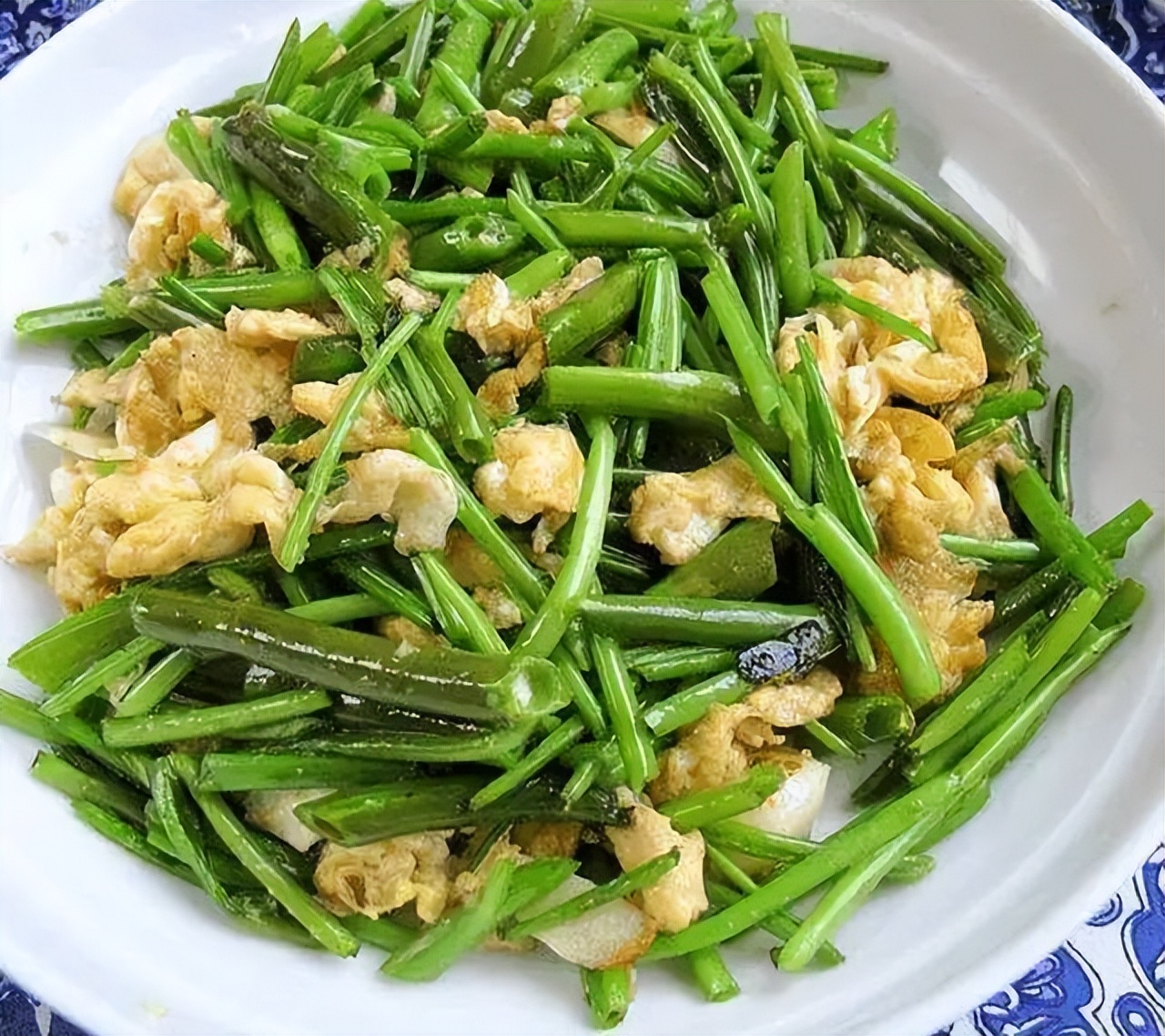 清明过后，这个菜要抓紧吃！维C是西红柿的20倍，钾含量远超香蕉！降脂减压又降糖，堪称“三高死对头”